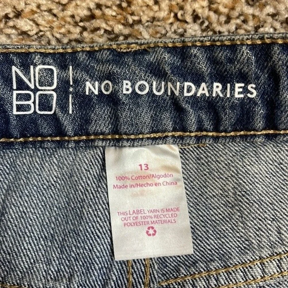 No Boundaries Super High-Rise Jeans Women Size 13 Slim Straight Distressed NEW